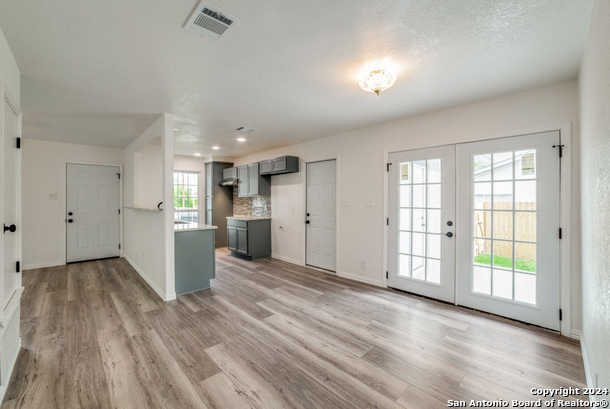 photo 3: 9426 HINDI ST, San Antonio TX 78224