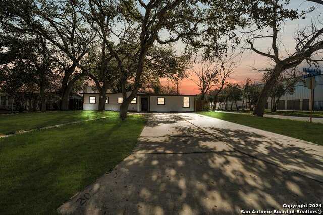 photo 3: 202 BRETTONWOOD DR, San Antonio TX 78218