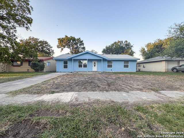 photo 2: 5043 Galahad Dr, San Antonio TX 78218