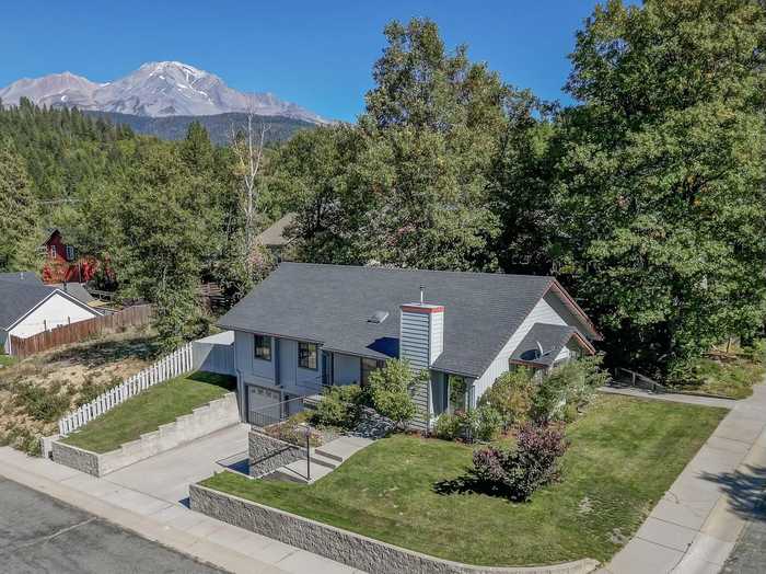 photo 1: 1542 Village Way, Mt Shasta CA 96067