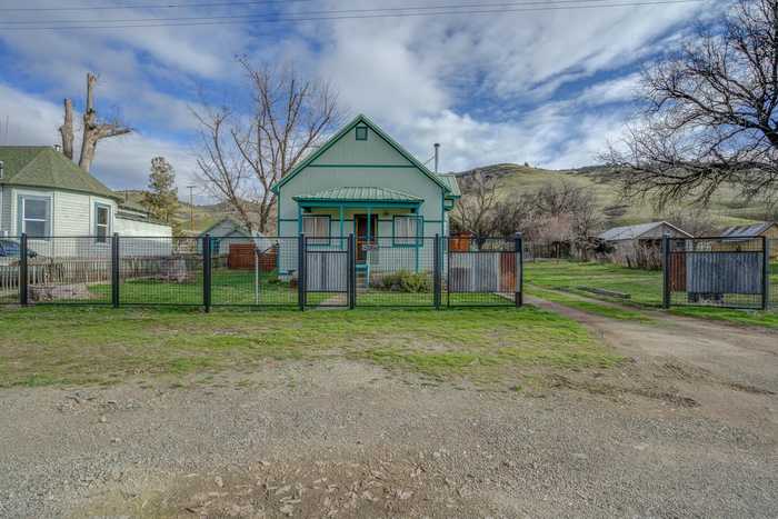 photo 1: 15728 First Ave, Hornbrook CA 96044