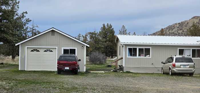 photo 2: 5635 Agate Ct, Montague CA 96064