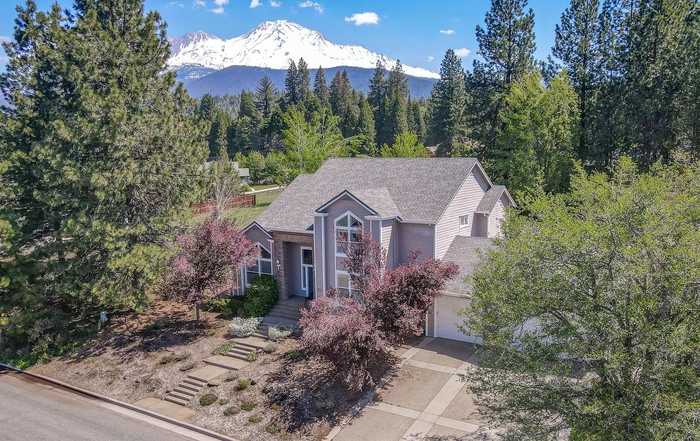 photo 1: 624 Paul's Pl, Mt Shasta CA 96067