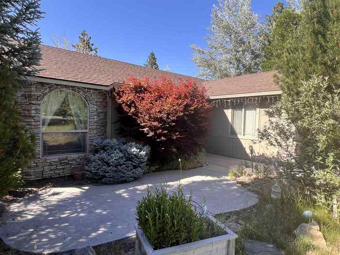 photo 1: 17315 Squirrel Ct., Weed CA 96094