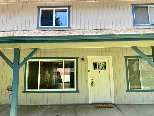 photo 2: 816 Carmen Dr B, Mt Shasta CA 96067