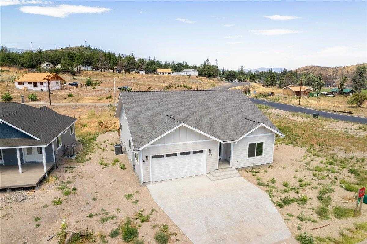 photo 2: 1220 Railroad Ave, Weed CA 96094