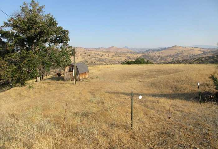 photo 2: 13455 Mountain St, Hornbrook CA 96044