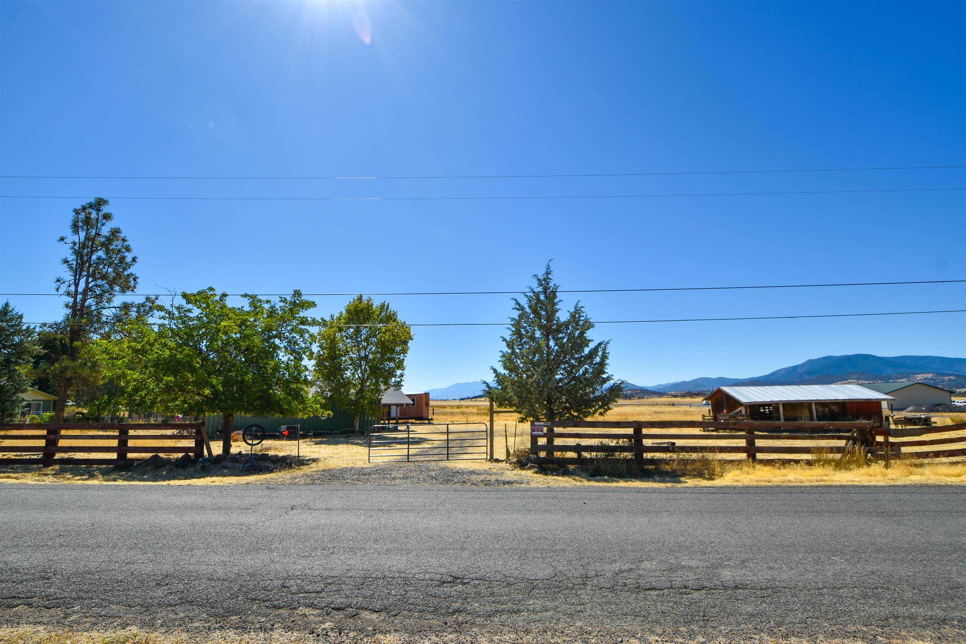 photo 1: 851 Old Montague Rd, Montague CA 96064