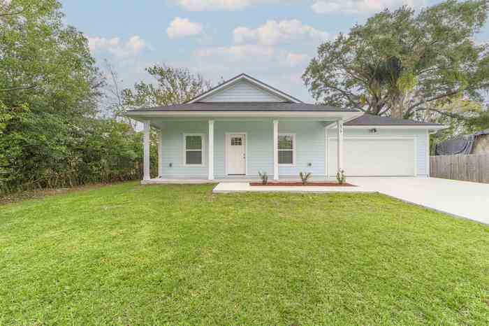 photo 1: 679 Coral Cir, St Augustine FL 32080