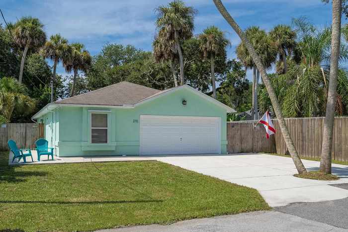 photo 1: 215 4Th St, St Augustine FL 32080