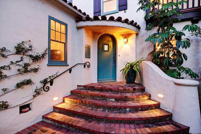 photo 2: 21 W Los Olivos Street, SANTA BARBARA CA 93105