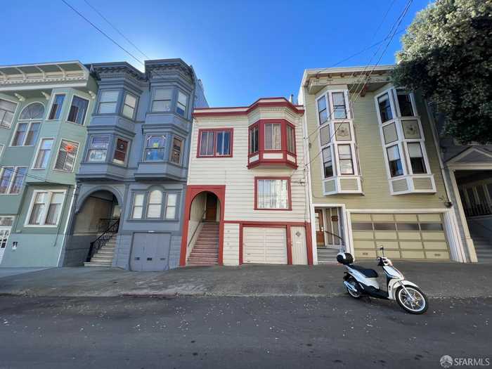 photo 1: 863 Greenwich Street, San Francisco CA 94133