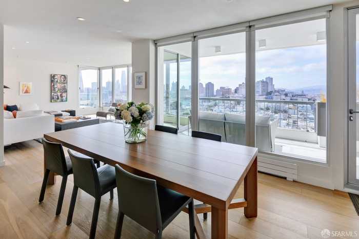 photo 2: 1070 Green Street Unit 1202, San Francisco CA 94133