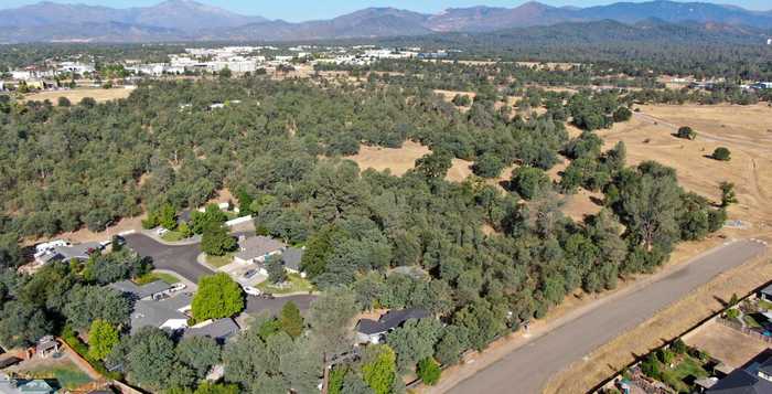 photo 11: 900 & 1320 Montclair Drive, Redding CA 96003