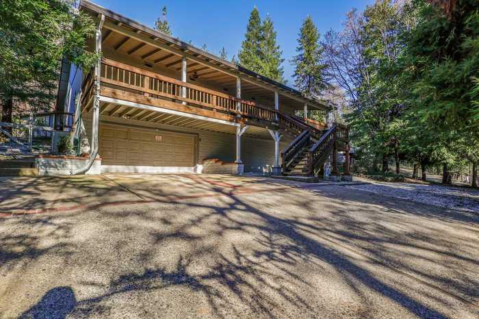 photo 1: 20332 Lakeview Drive, Lakehead CA 96051