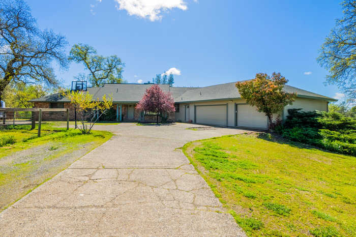 photo 1: 22407 Whipple Tree Lane, Palo Cedro CA 96073