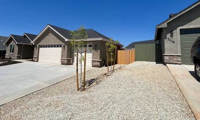 photo 2: 3426 Laver Street, Redding CA 96002