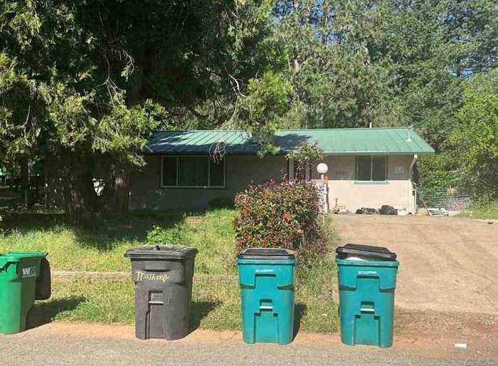 photo 1: 20450 Lakeview Drive, Lakehead CA 96051