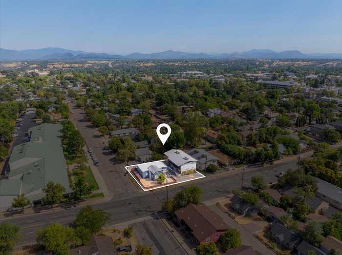 photo 2: 2176 Placer St, Redding CA 96001