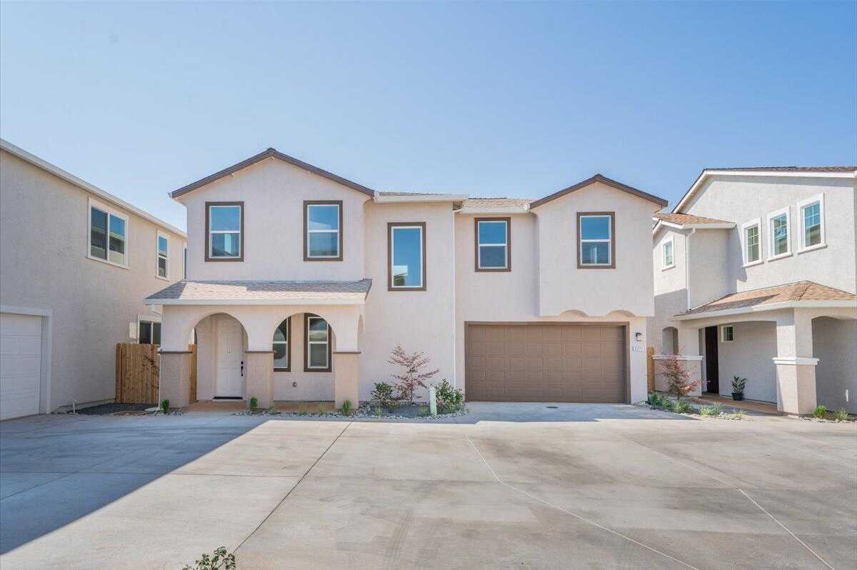 photo 1: 2277 Milano Trail, Redding CA 96003