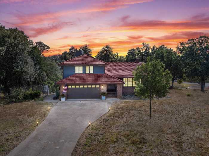 photo 2: 8753 Glendive Lane, Redding CA 96001