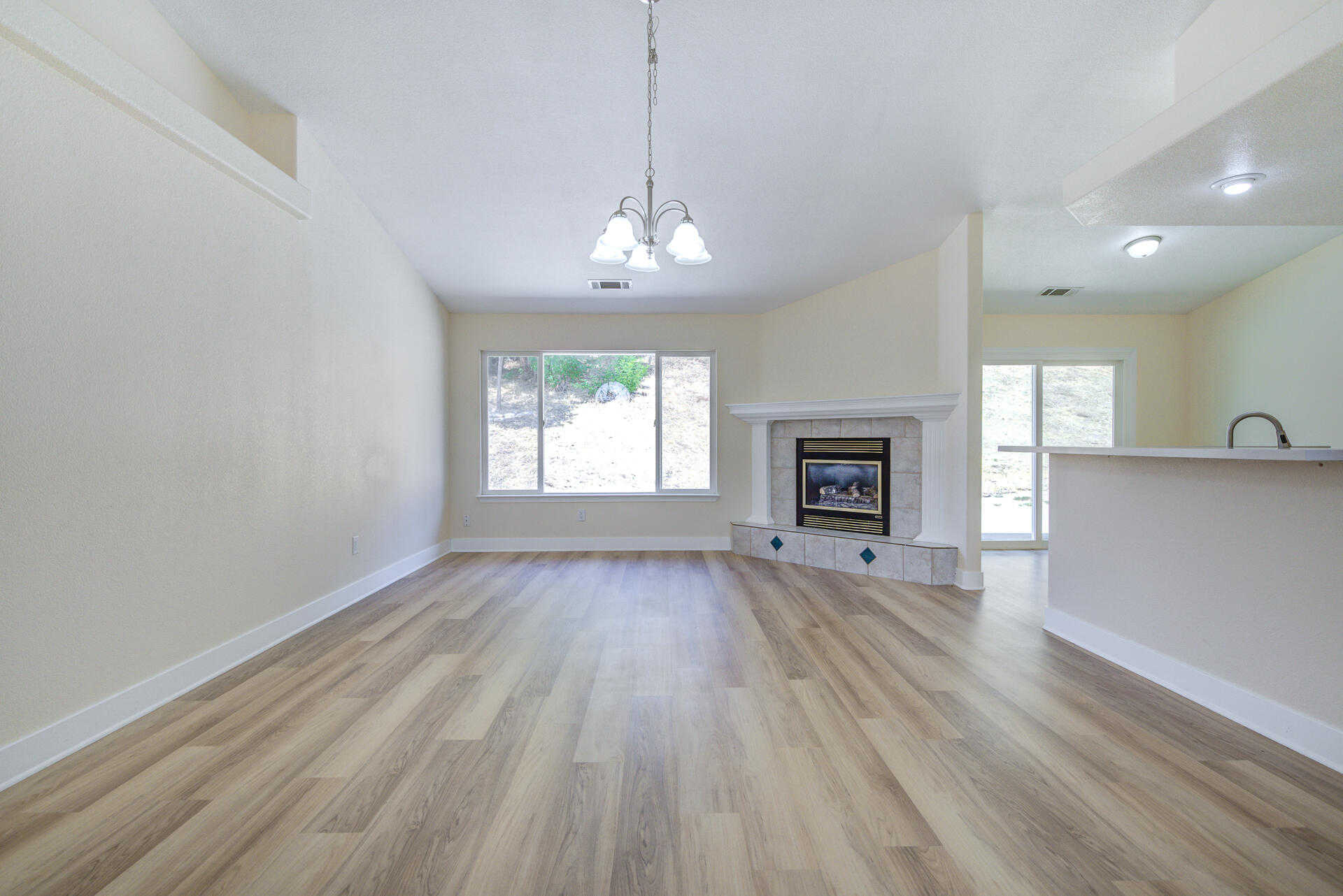 photo 3: 4433 Trinity Street, Shasta Lake CA 96019