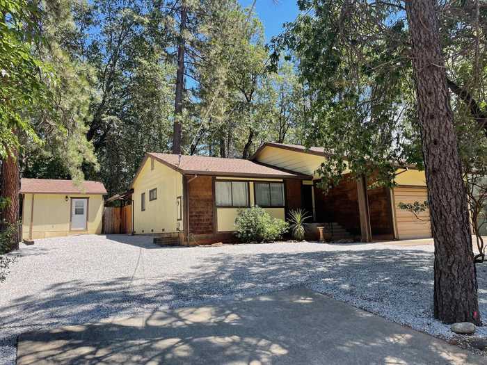 photo 1: 20707 Mammoth Drive, Lakehead CA 96051