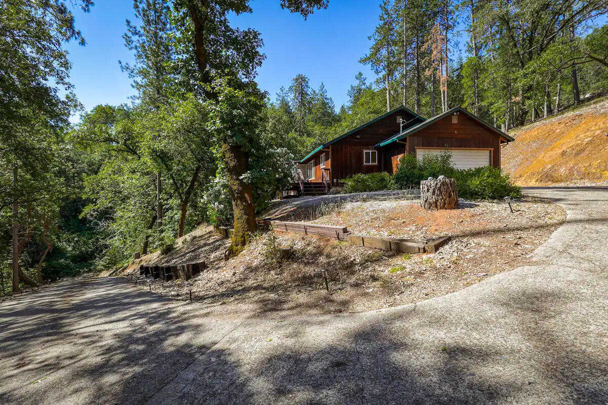 photo 2: 18260 Racoon Drive, Lakehead CA 96051