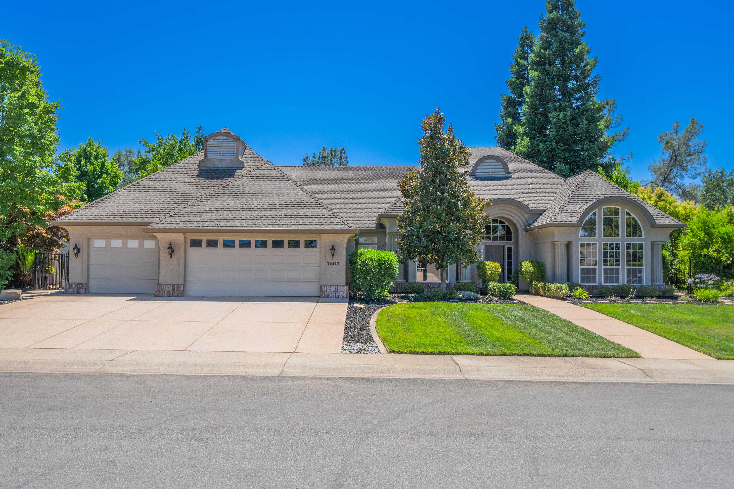 photo 1: 1563 Gold Hills Drive, Redding CA 96003