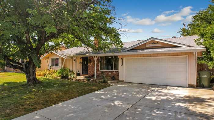 photo 1: 2048 Wilder Drive, Redding CA 96001