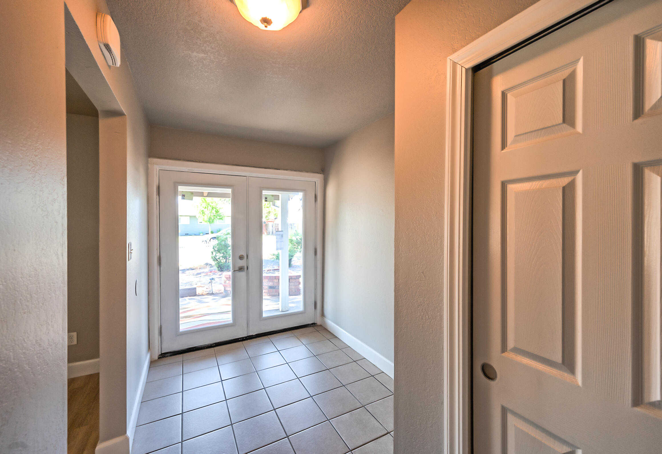 photo 3: 2878 Wilson Avenue, Redding CA 96002