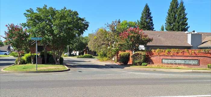 photo 2: 3348 Old Lantern Drive, Redding CA 96003