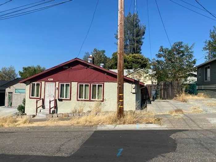 photo 2: 1821 Willis Street, Redding CA 96001