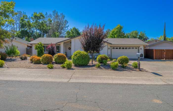 photo 2: 2133 Wisconsin Avenue, Redding CA 96001