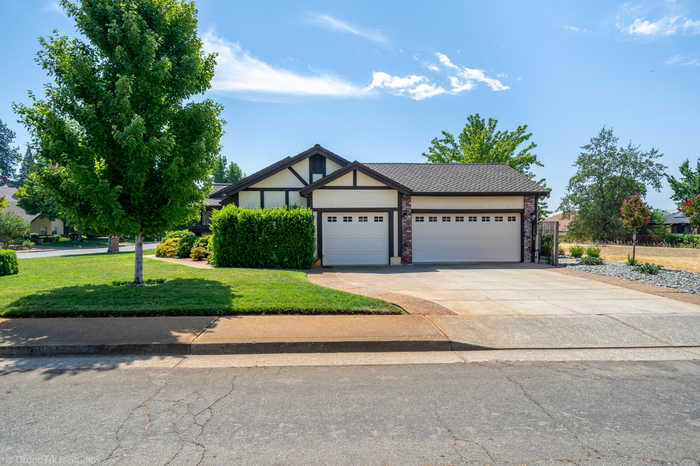 photo 2: 870 Sunriver Lane, Redding CA 96001