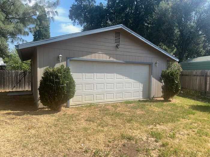 photo 2: 3197 Sharon Avenue, Anderson CA 96007