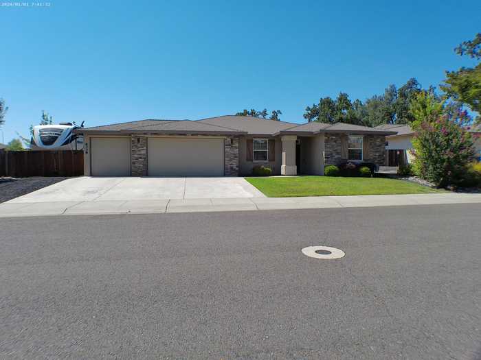 photo 1: 6338 Oxbow Street, Redding CA 96001