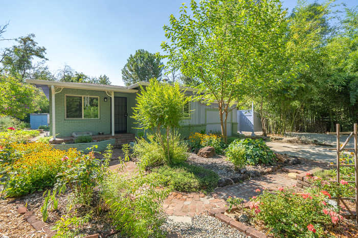 photo 2: 2650 Sharon Avenue, Redding CA 96001