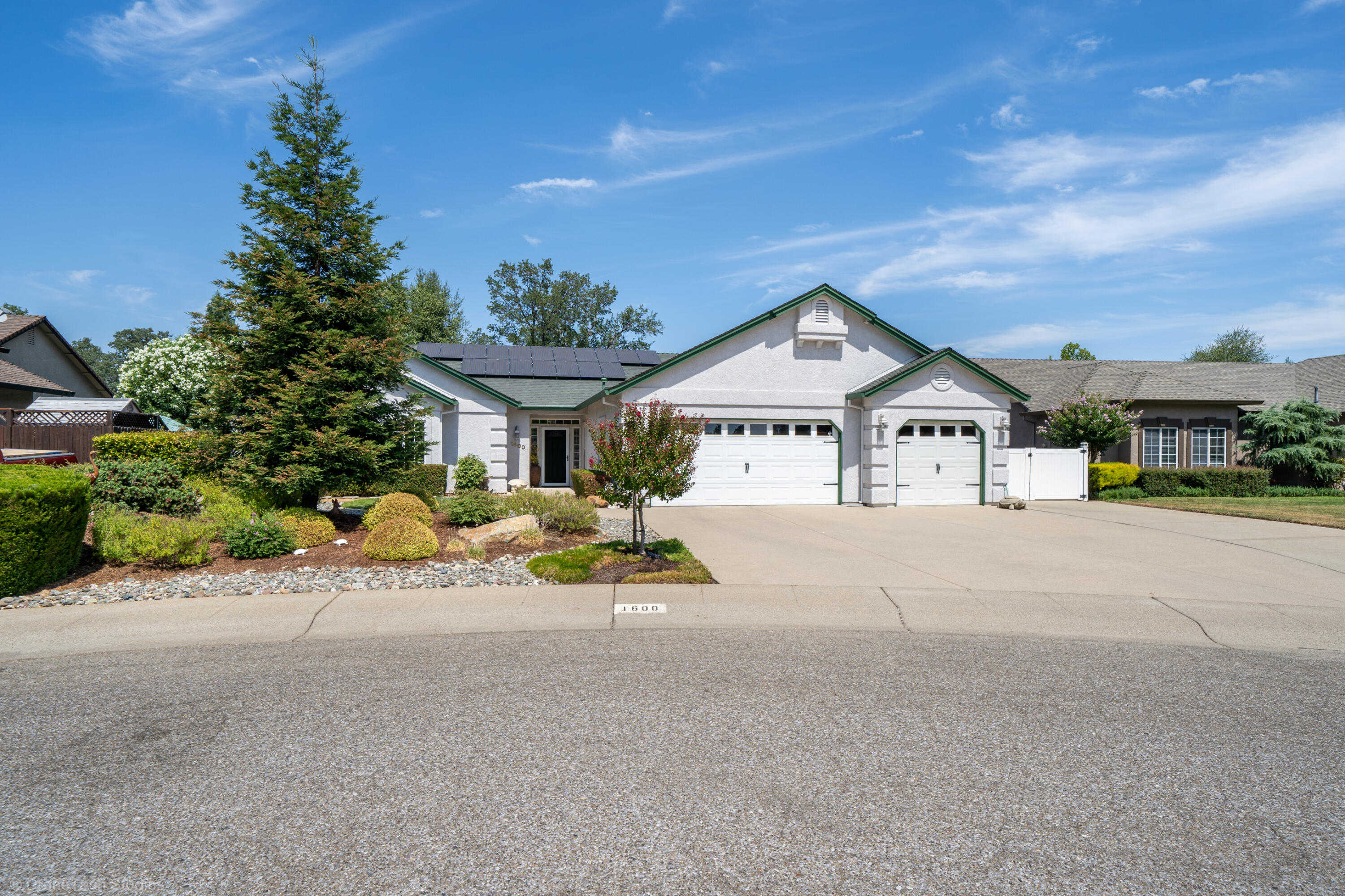 photo 1: 1600 Galway Drive, Redding CA 96001