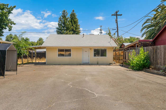 photo 2: 2909 Rockabye Ln, Redding CA 96002