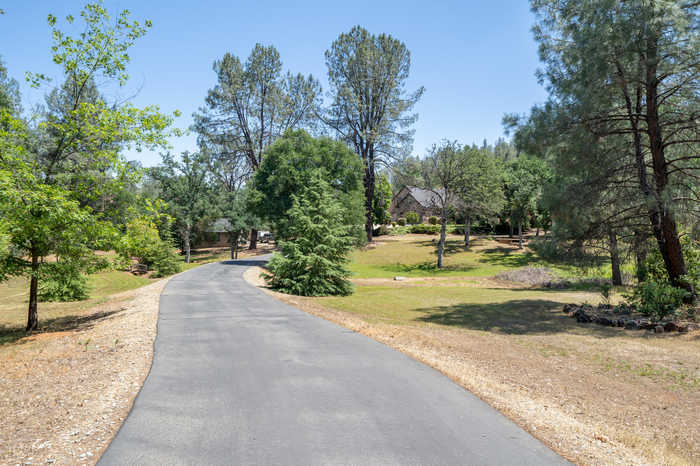 photo 2: 9109 Simmons Road, Redding CA 96001