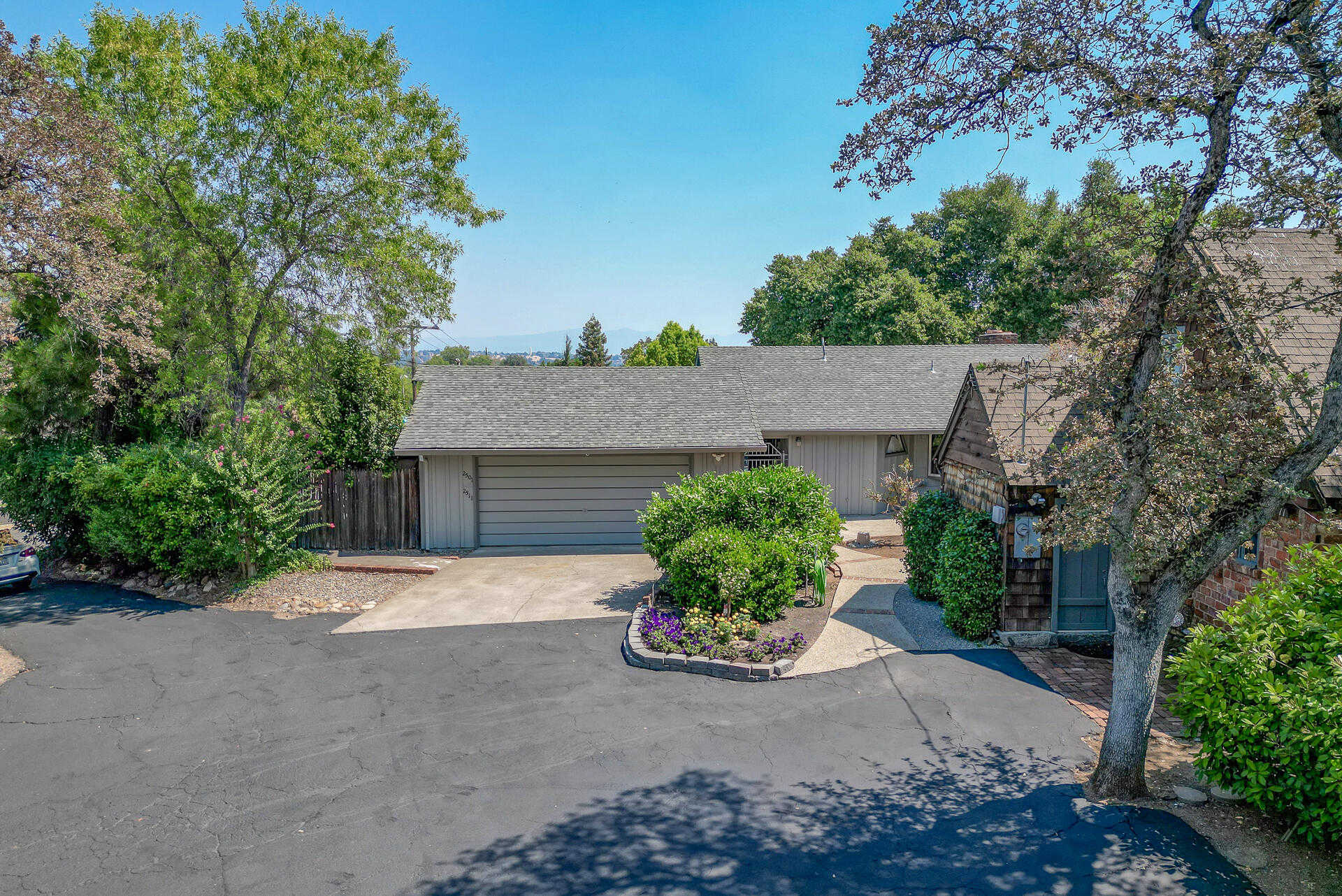 photo 3: 2501 Shasta Street, Redding CA 96001