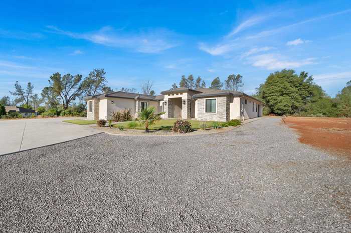 photo 1: 13231 Tierra Oaks Drive, Redding CA 96003