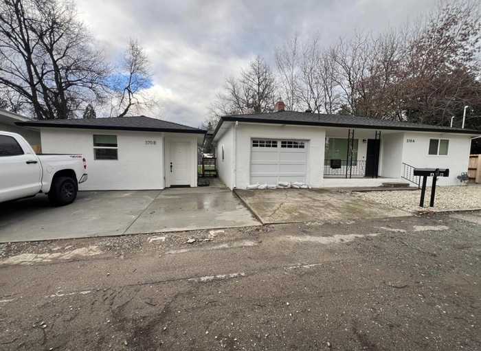 photo 1: 370 Revilo Dr, Redding CA 96001