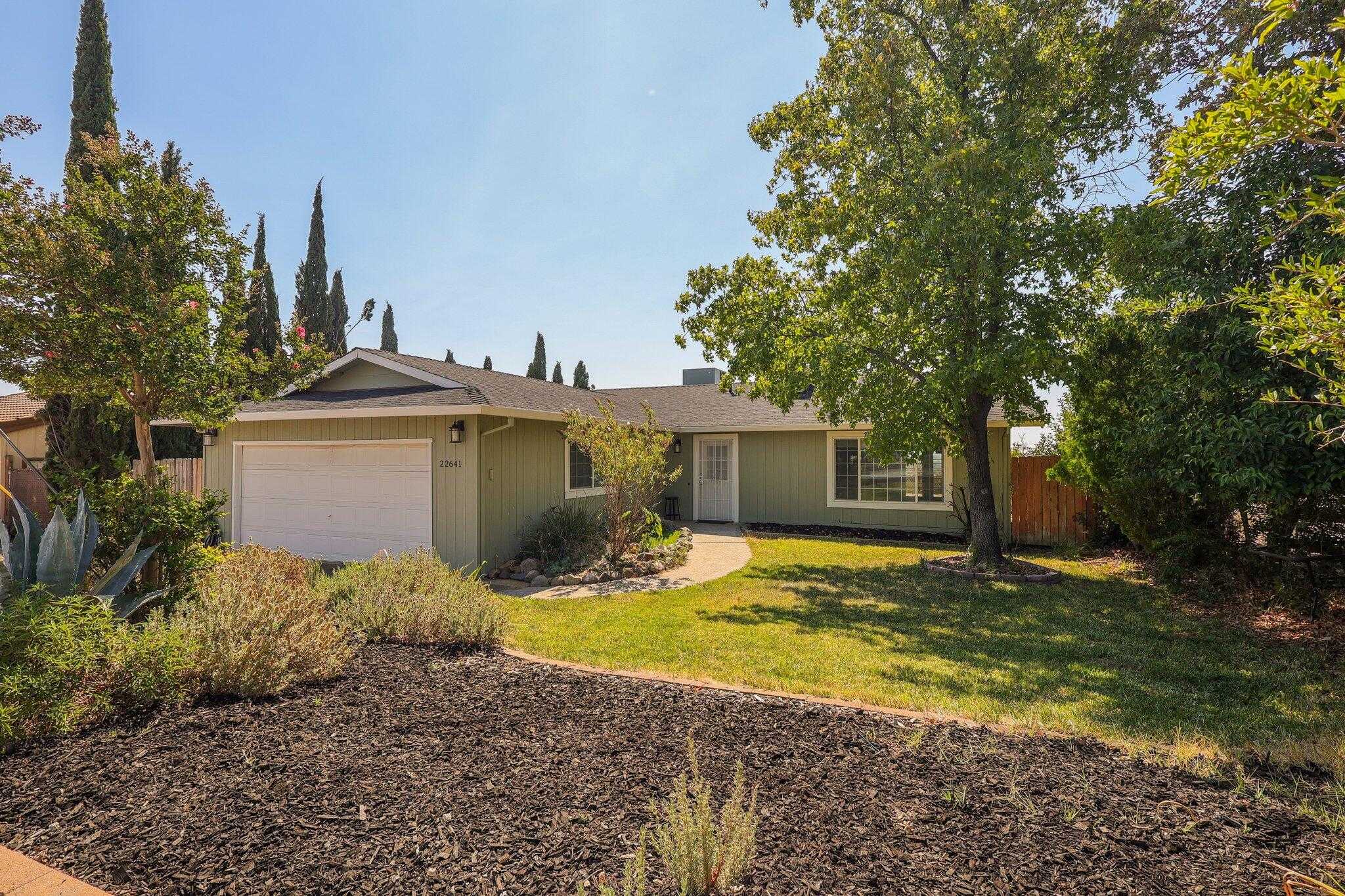 photo 1: 22641 River View Drive, Cottonwood CA 96022