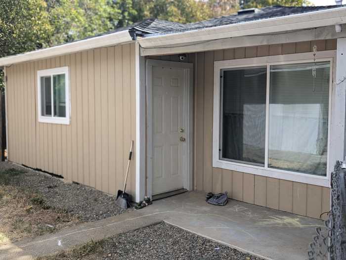 photo 2: 3110 Pioneer Ln, Redding CA 96001