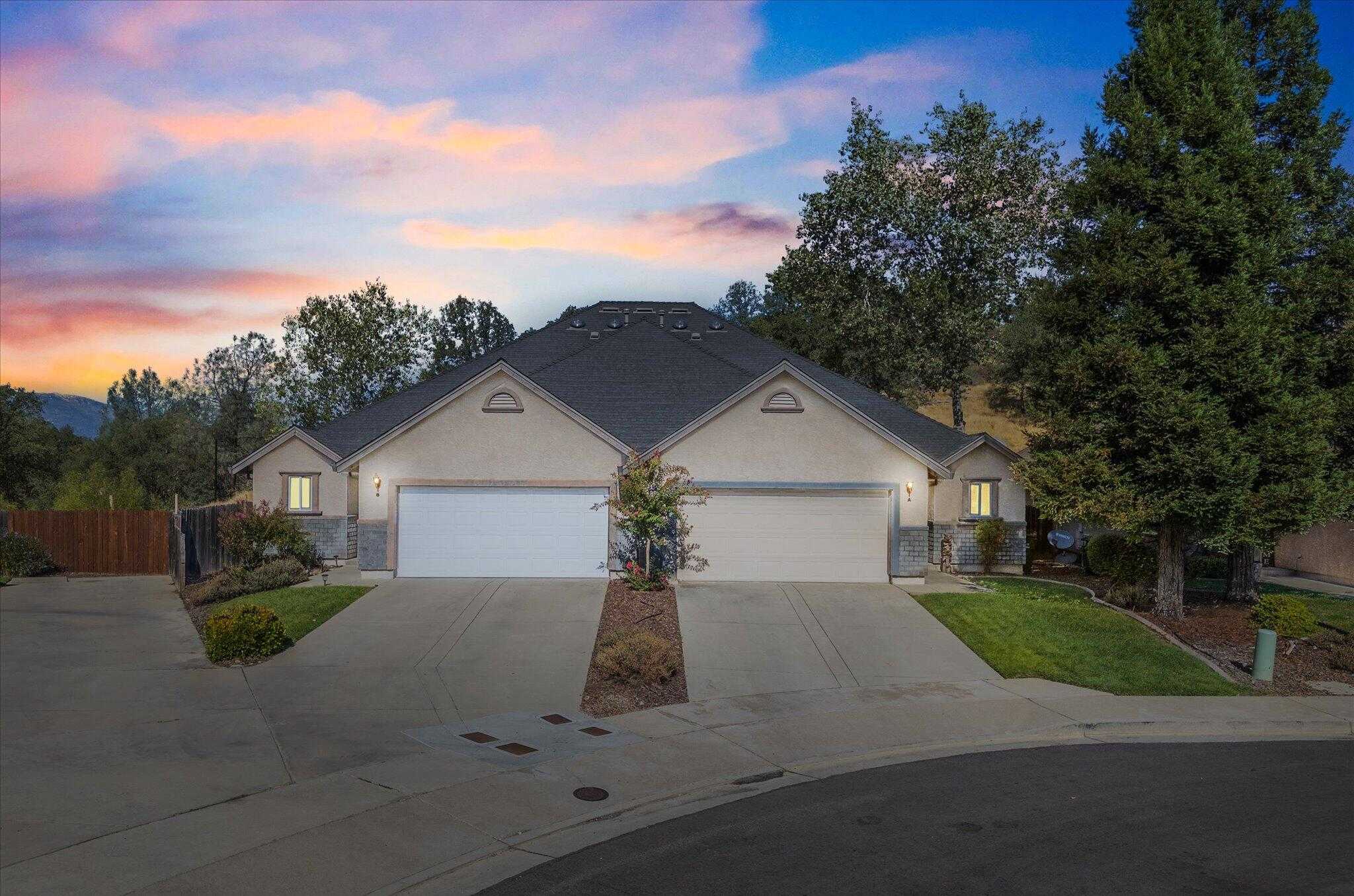 photo 2: 628 Marijean Way, Redding CA 96003