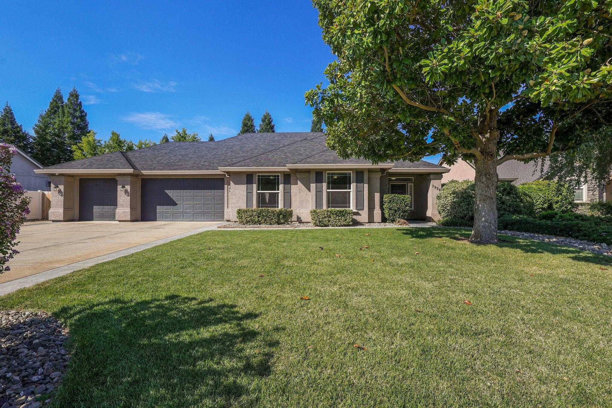 photo 1: 2990 Western Oak Drive, Redding CA 96002