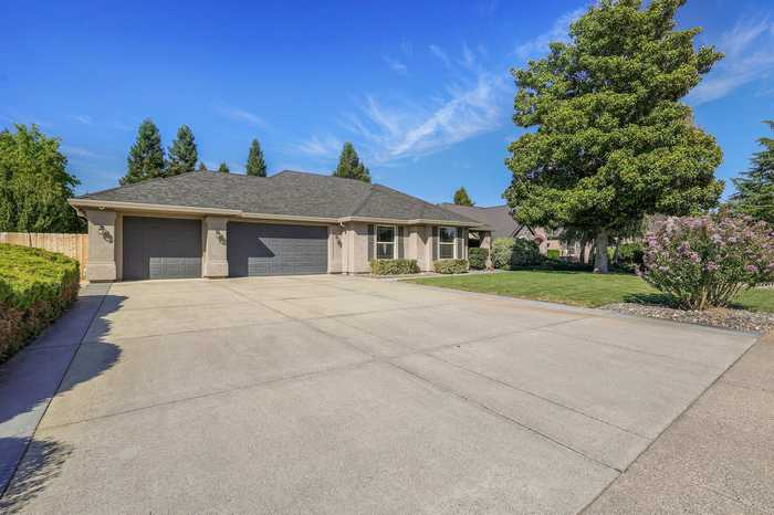 photo 2: 2990 Western Oak Drive, Redding CA 96002