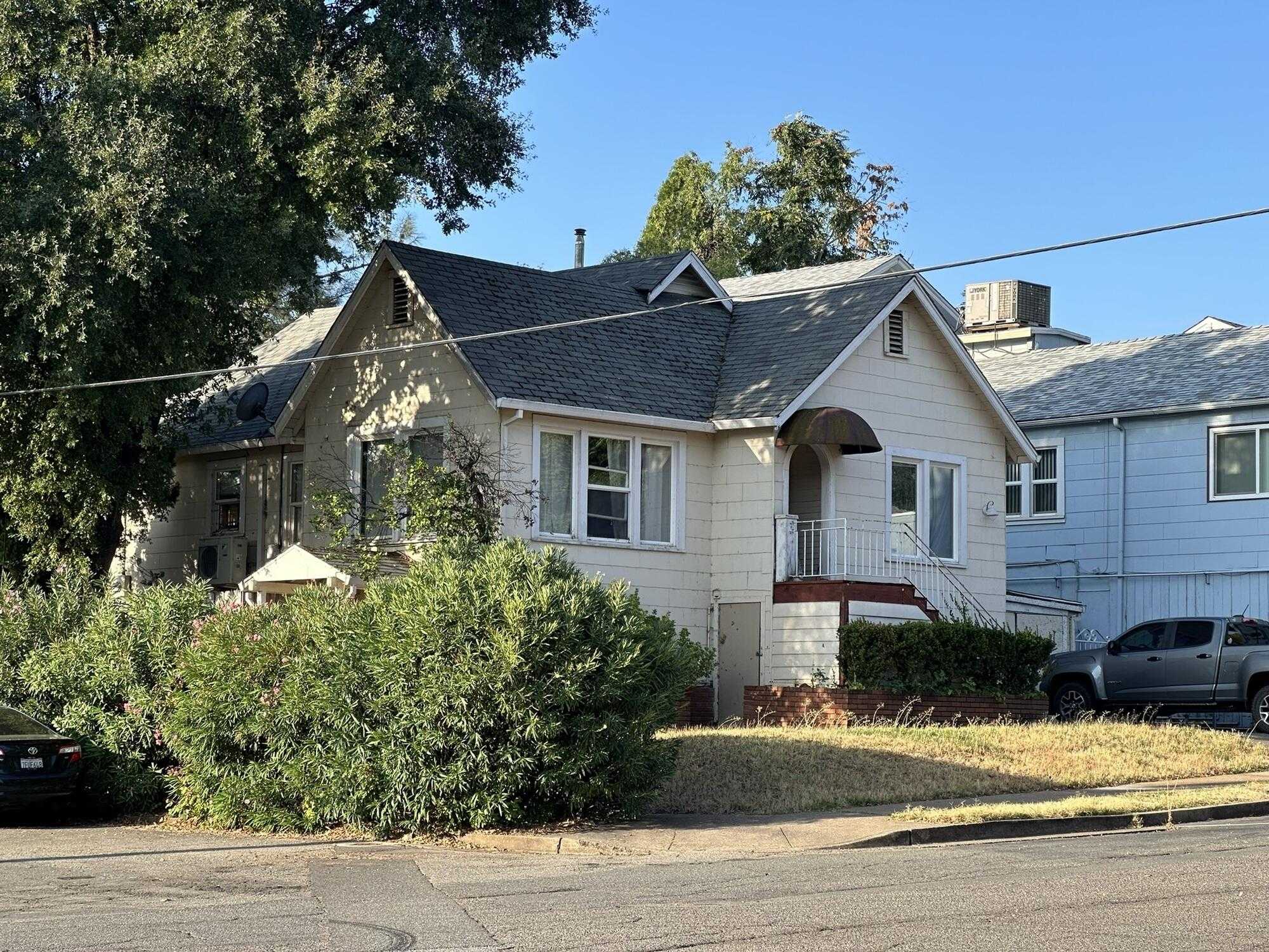 photo 1: 1105 Eureka Way, Redding CA 96002